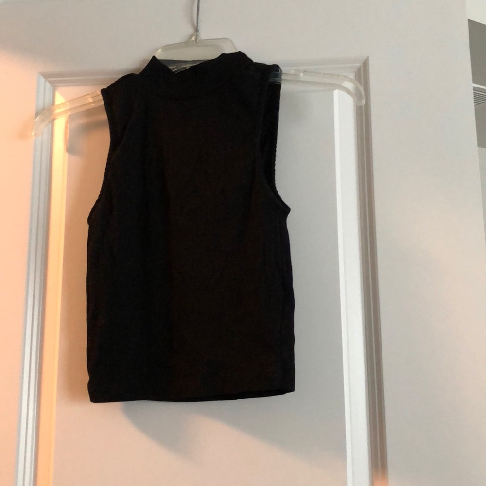 Black crop top